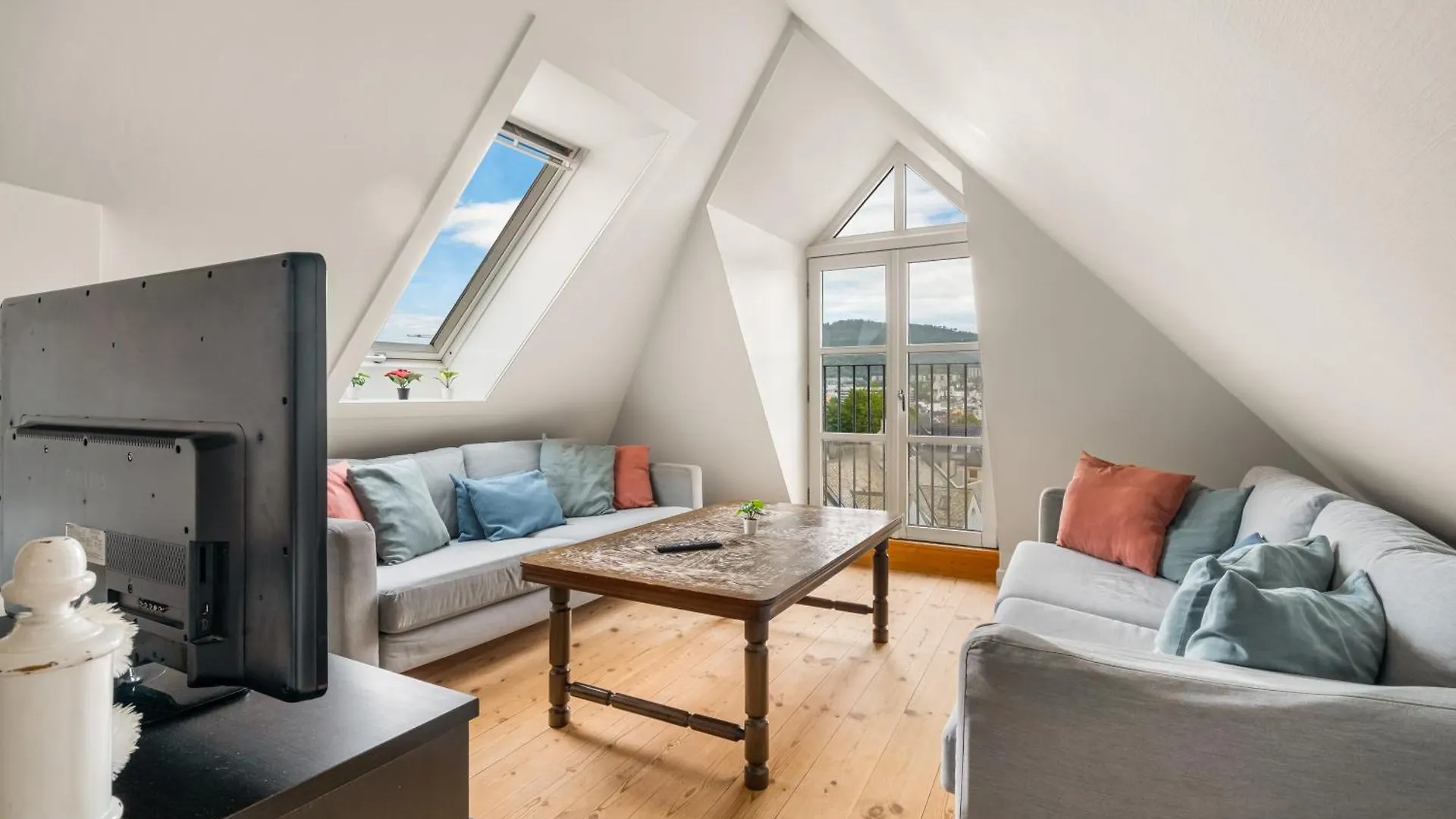 Charming Apartment With Stunning Views! Bergen