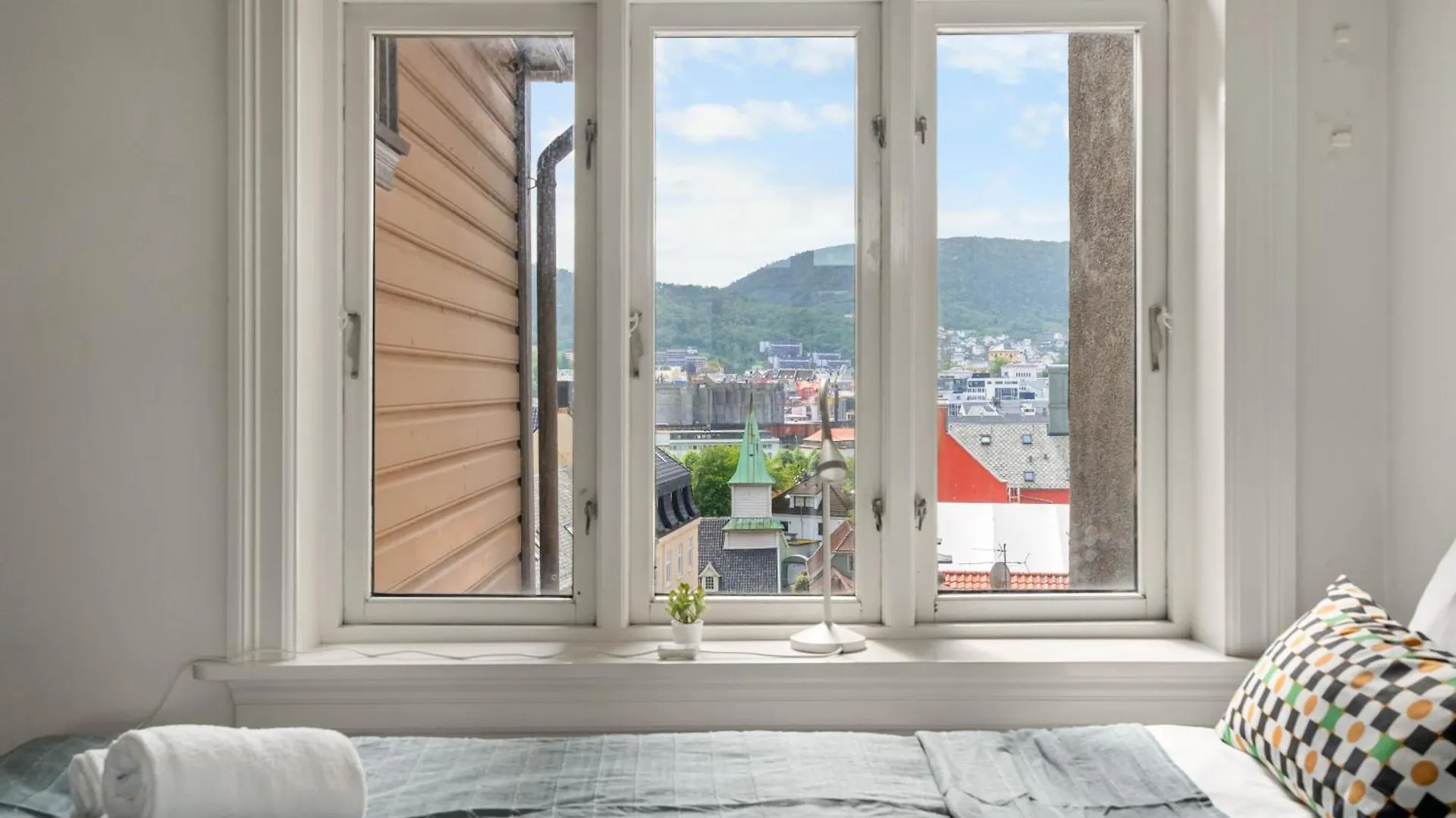 Charming Apartment With Stunning Views! Bergen
