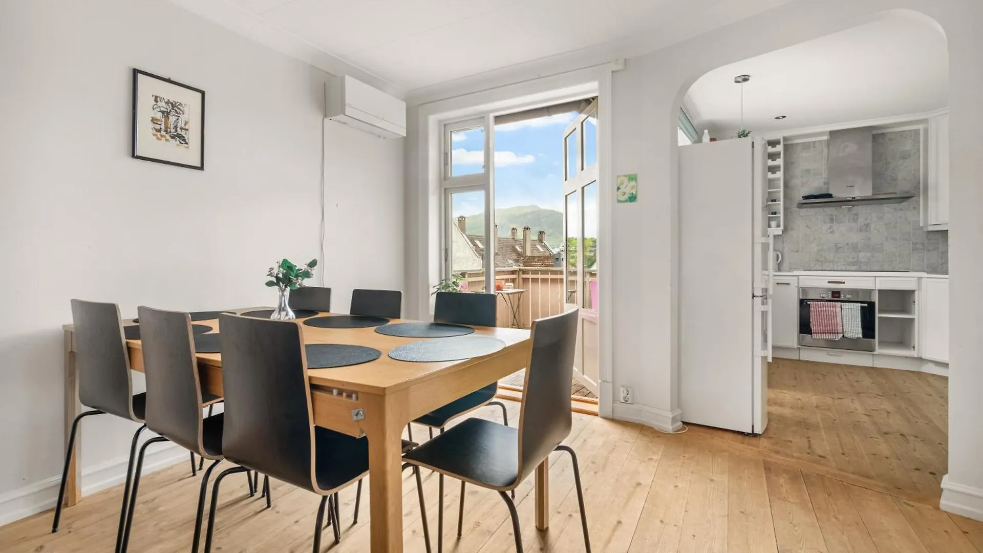 Charming Apartment With Stunning Views! Bergen
