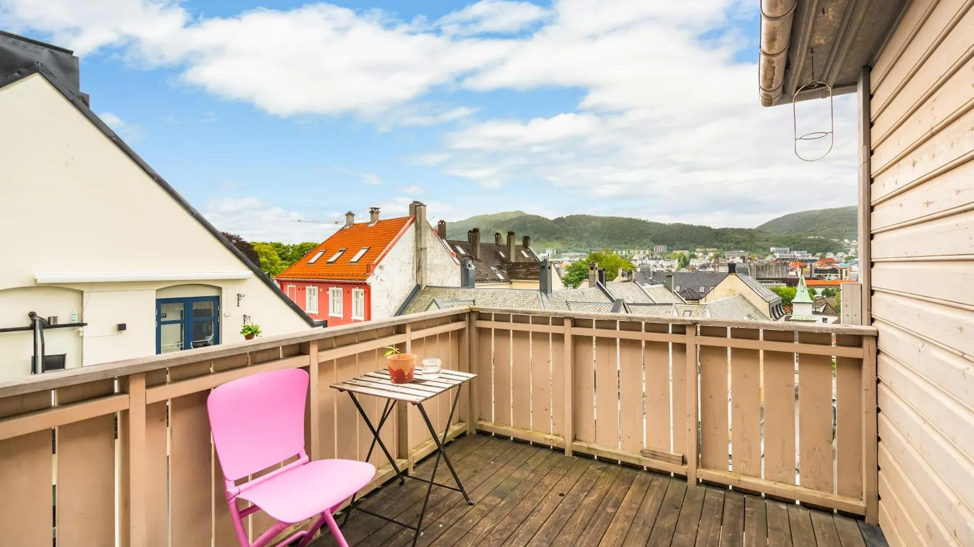 Charming Apartment With Stunning Views! Bergen